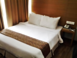 In-room safe, desk, soundproofing, iron/ironing board
