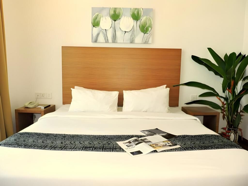 In-room safe, desk, soundproofing, iron/ironing board