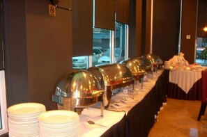 Breakfast served  - Dormani Hotel Kuching (Kuching)