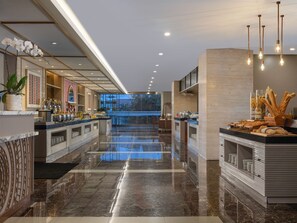 Lunch and dinner served, local cuisine - Hotel Santika Premiere Gubeng - Surabaya (Surabaya)