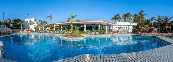Seasonal outdoor pool