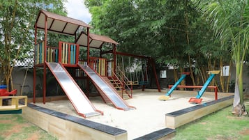 Children’s play area – outdoor