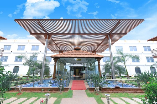 Property entrance - Jal Mahal Resort & Spa, Mysore (Mysore)