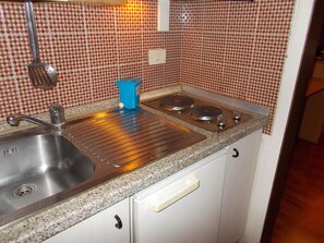 Appartement Standard, 1 chambre | Cuisine privée | Réfrigérateur grande capacité avec congélateur, surface de cuisson