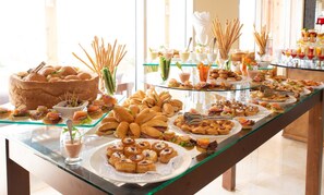 Free buffet breakfast