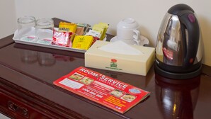 Coffee and/or coffee maker - Lotus Family Hotel, Masjid India (Kuala Lumpur)