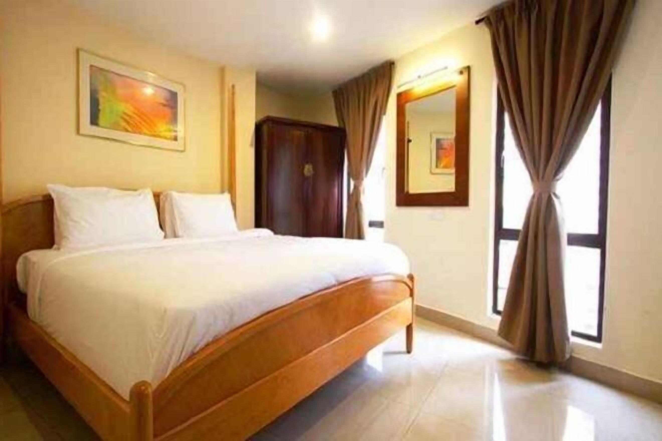 In-room safe, desk, free WiFi, bed sheets