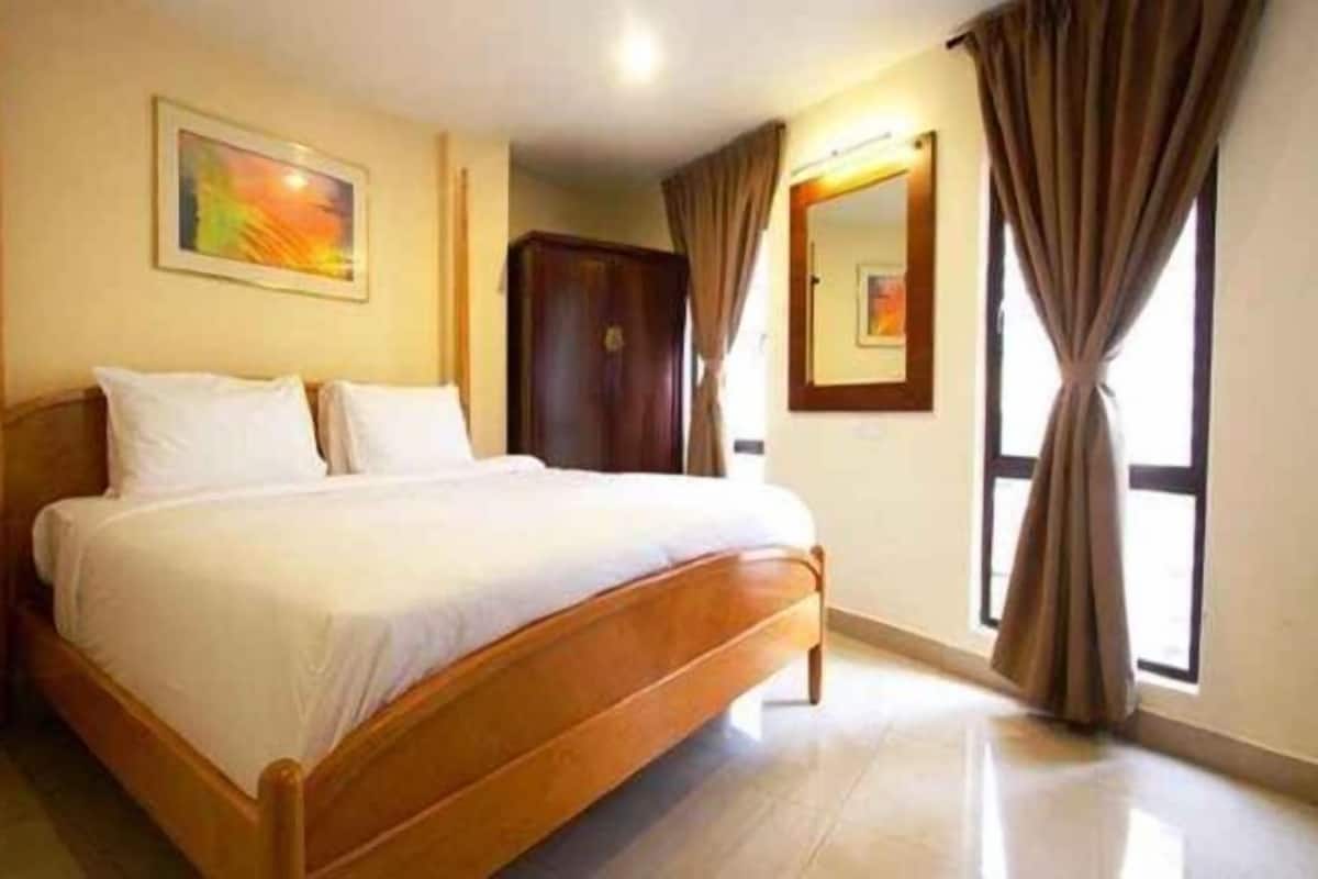 In-room safe, desk, free WiFi, bed sheets