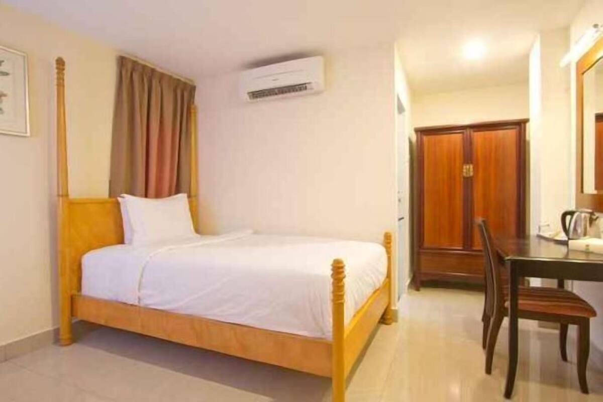 In-room safe, desk, free WiFi, bed sheets