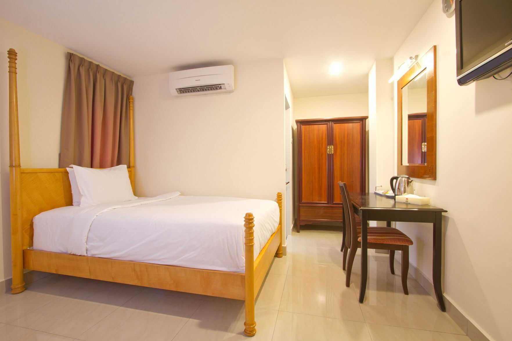 In-room safe, desk, free WiFi, bed sheets