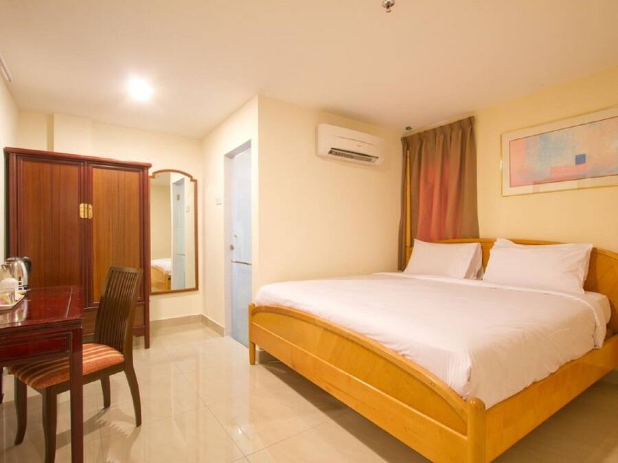 Superior Double Room, 1 Katil Raja (King) | Peti besi dalam bilik, meja, Wi-fi percuma, cadar katil