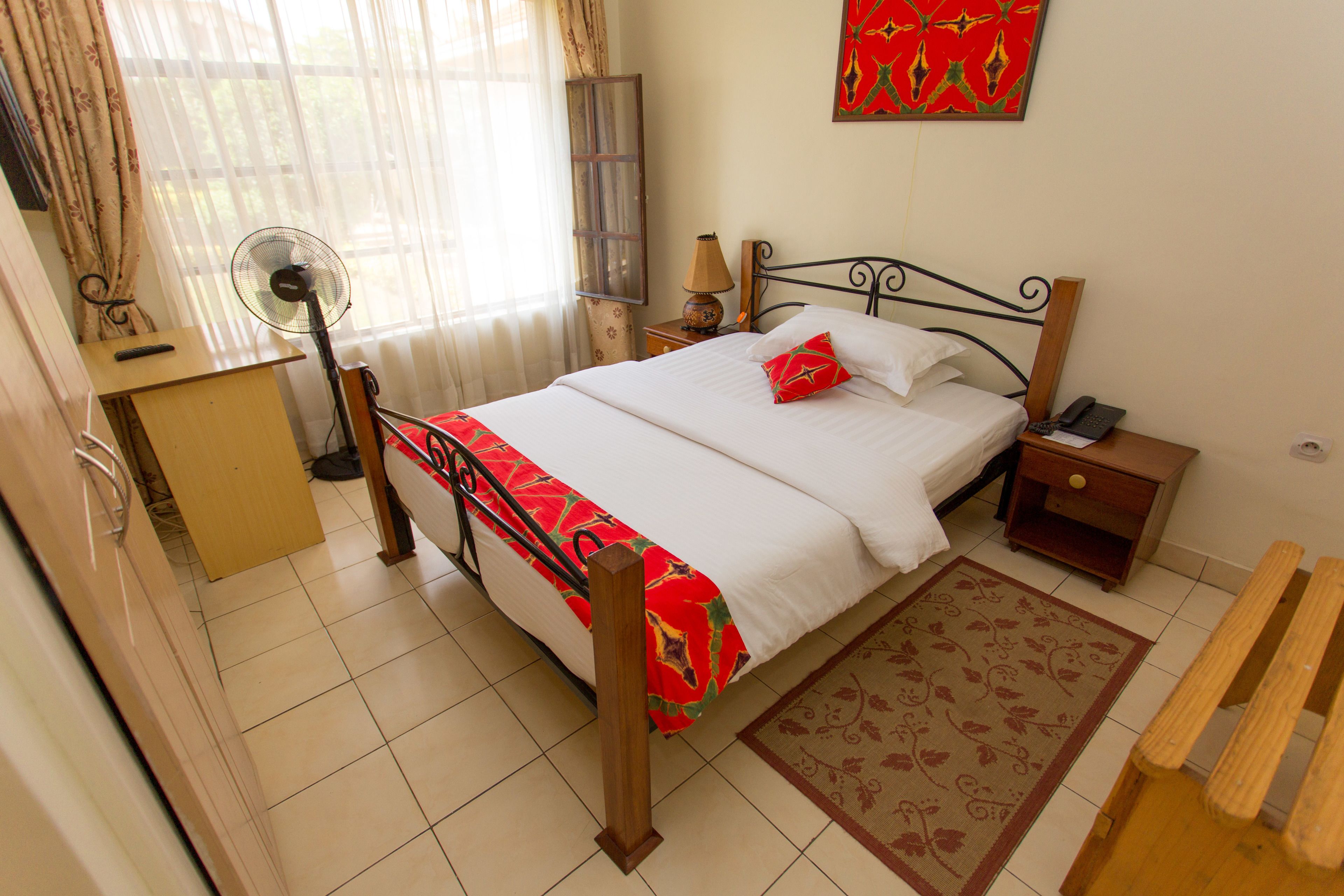 Escrivaninha, Wi-Fi de cortesia, roupa de cama