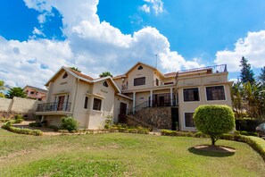 Property entrance - Golf Hills Residence Hotel (Kigali)
