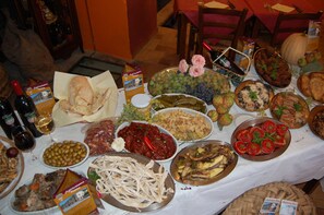 Breakfast, lunch, dinner served; Regional cuisine  - Agriturismo Parra (Santa Lucia del Mela)