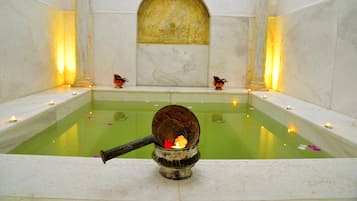 Salas de tratamiento para parejas y baño turco o hammam