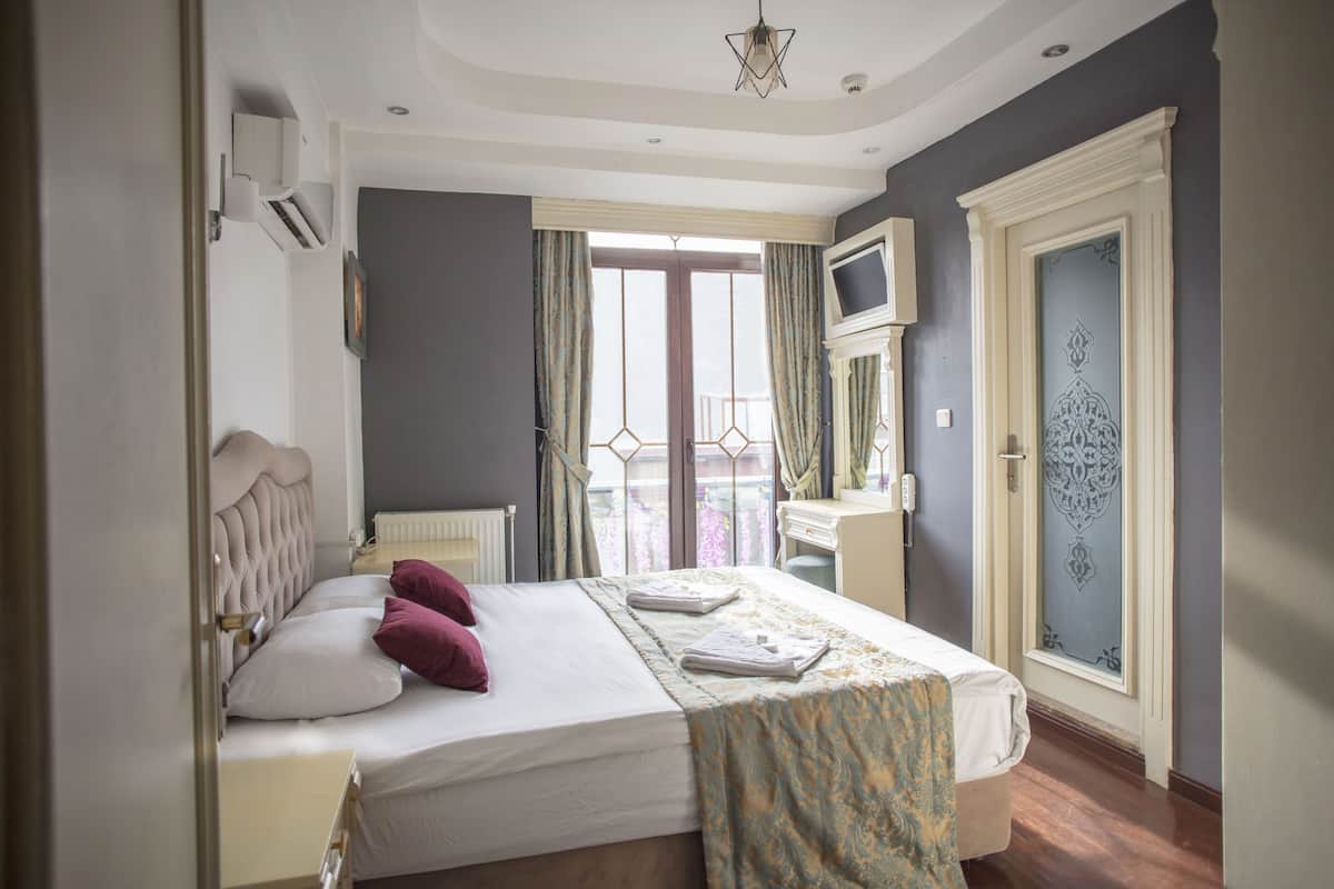 Minibar, desk, soundproofing, free WiFi