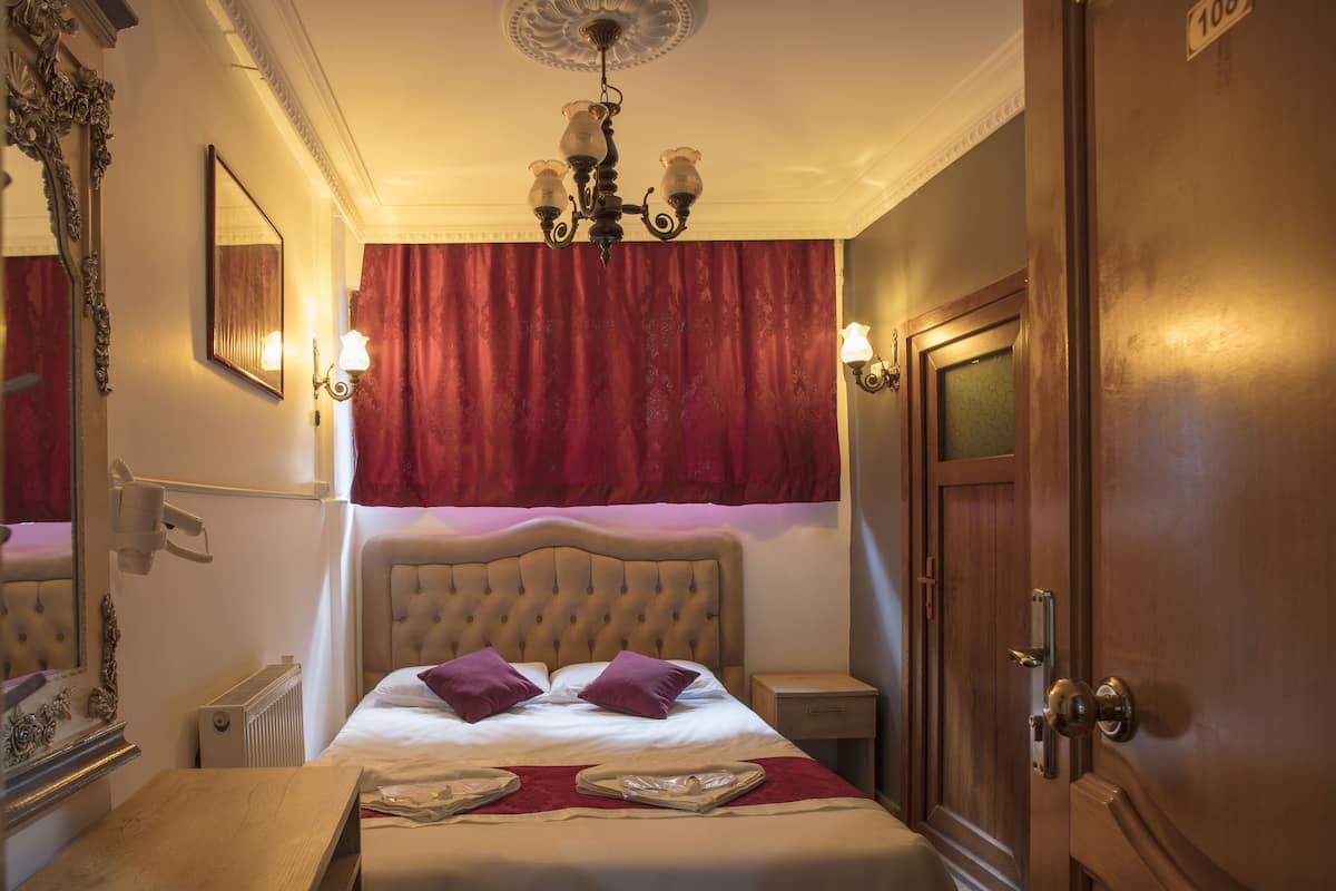 Minibar, desk, soundproofing, free WiFi