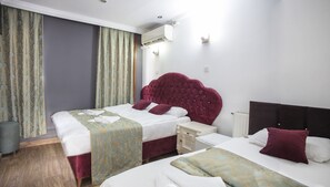 Triple Room | Minibar, desk, soundproofing, free WiFi