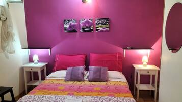 Premium bedding, desk, soundproofing, free cribs/infant beds