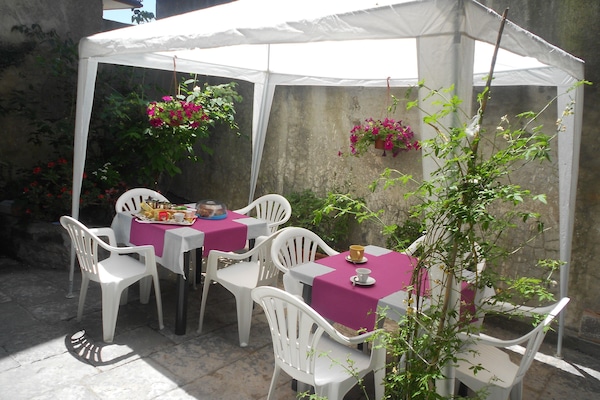 Standaard appartement, 2 slaapkamers, niet-roken | Uitzicht op de binnenplaats