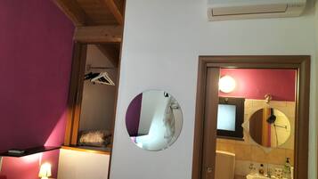 Luxe beddengoed, een bureau, geluiddichte muren, gratis babybedden
