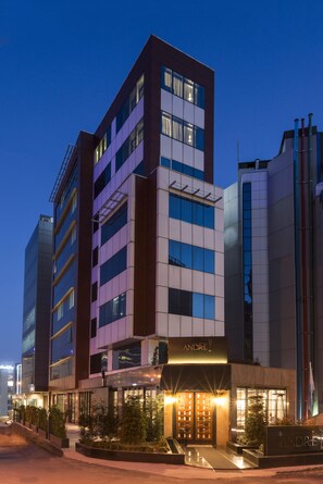 Front of property – evening/night - Bilek Boutique Hotel Kavacik (Beykoz)