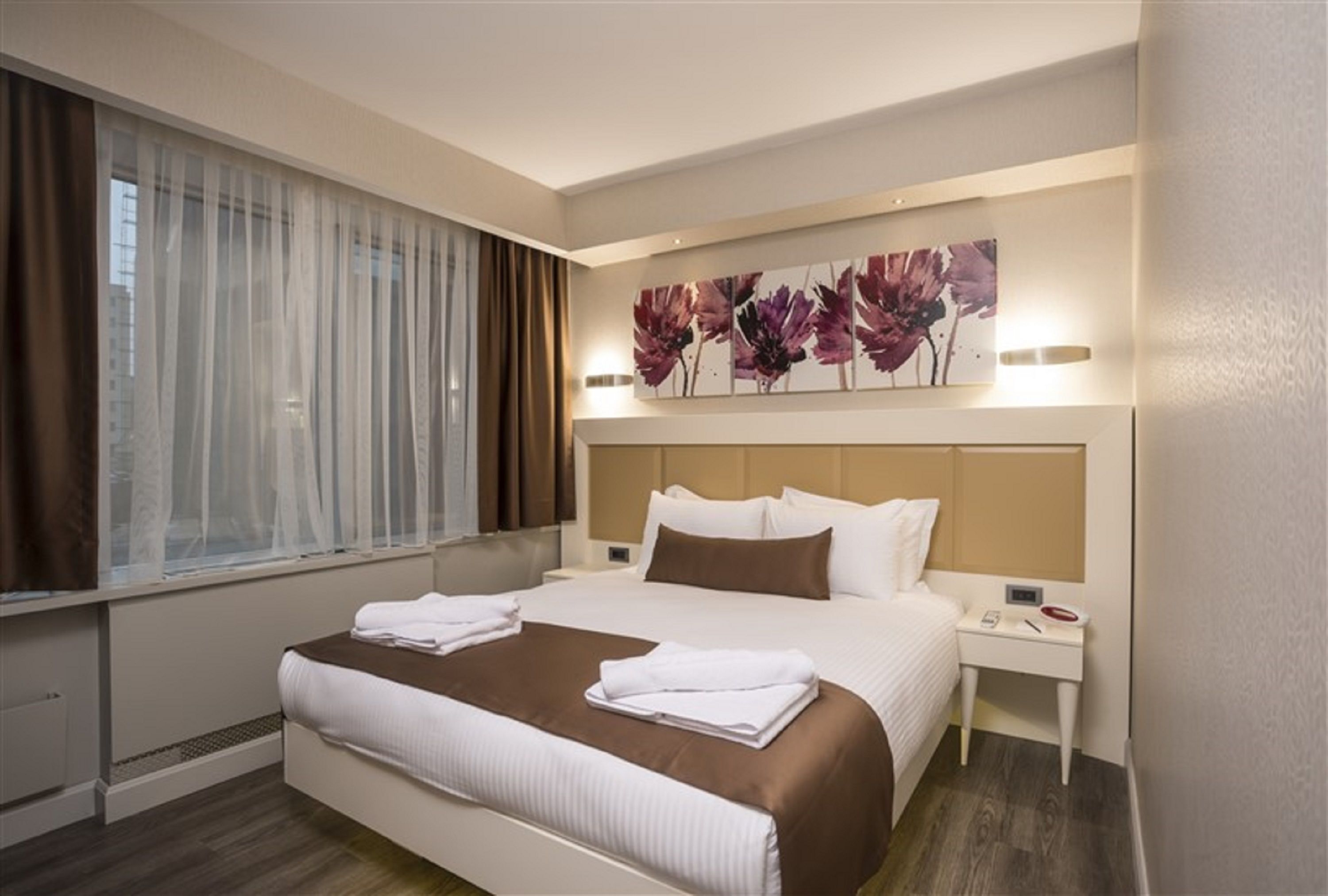 Premium bedding, minibar, in-room safe, desk