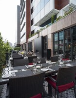 Se sirven desayunos, almuerzos y cenas; cocina internacional