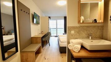 Komfort Plus Doppelzimmer, Bergblick (teilweise mit Balkon/Terrasse) | Hochwertige Bettwaren, Zimmersafe, Schreibtisch, schallisolierte Zimmer