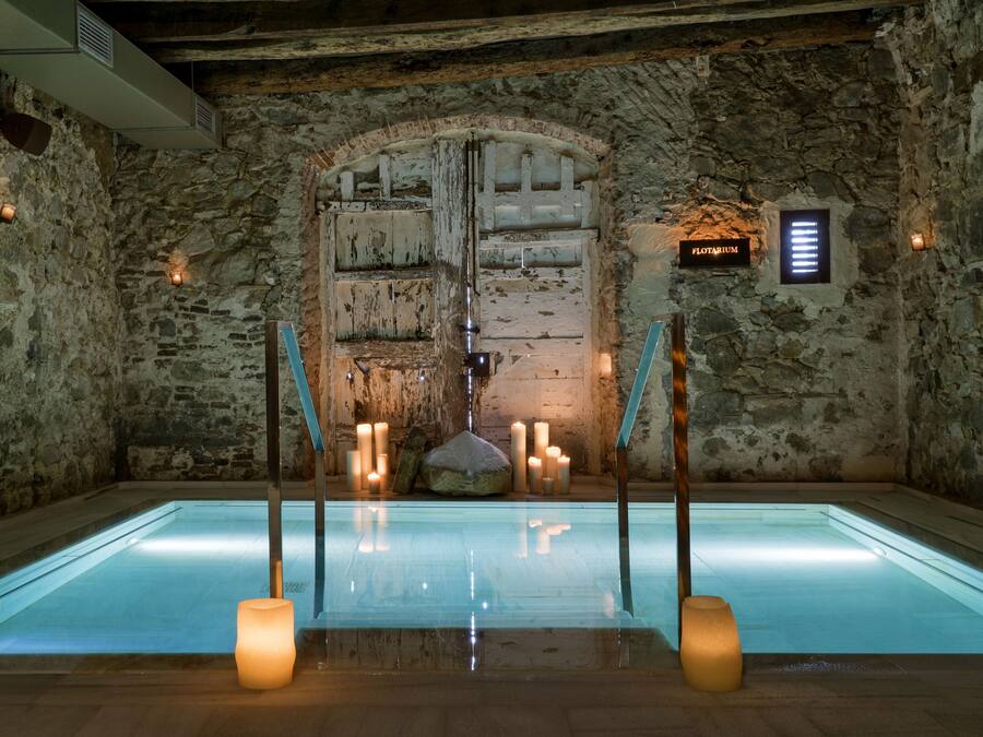 Couples treatment rooms, hot tub, steam room, Turkish bath
