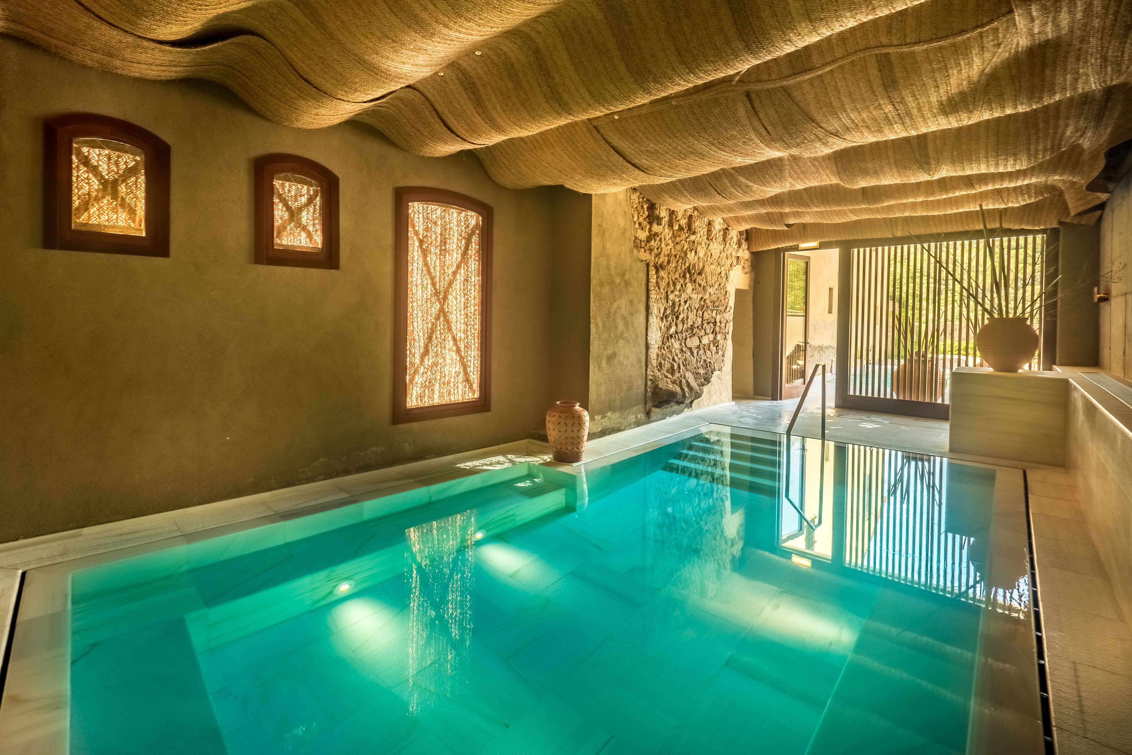 Couples treatment rooms, hot tub, steam room, Turkish bath