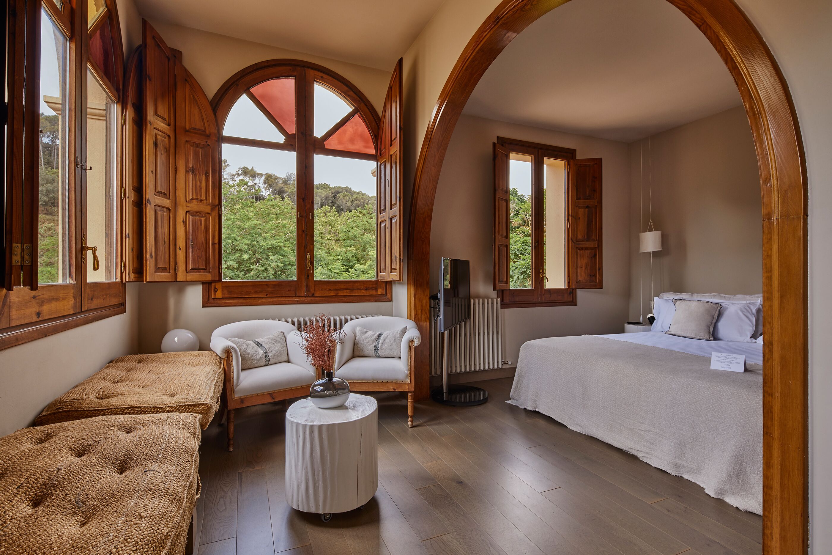 suite (masia) | living area | flat-screen tv