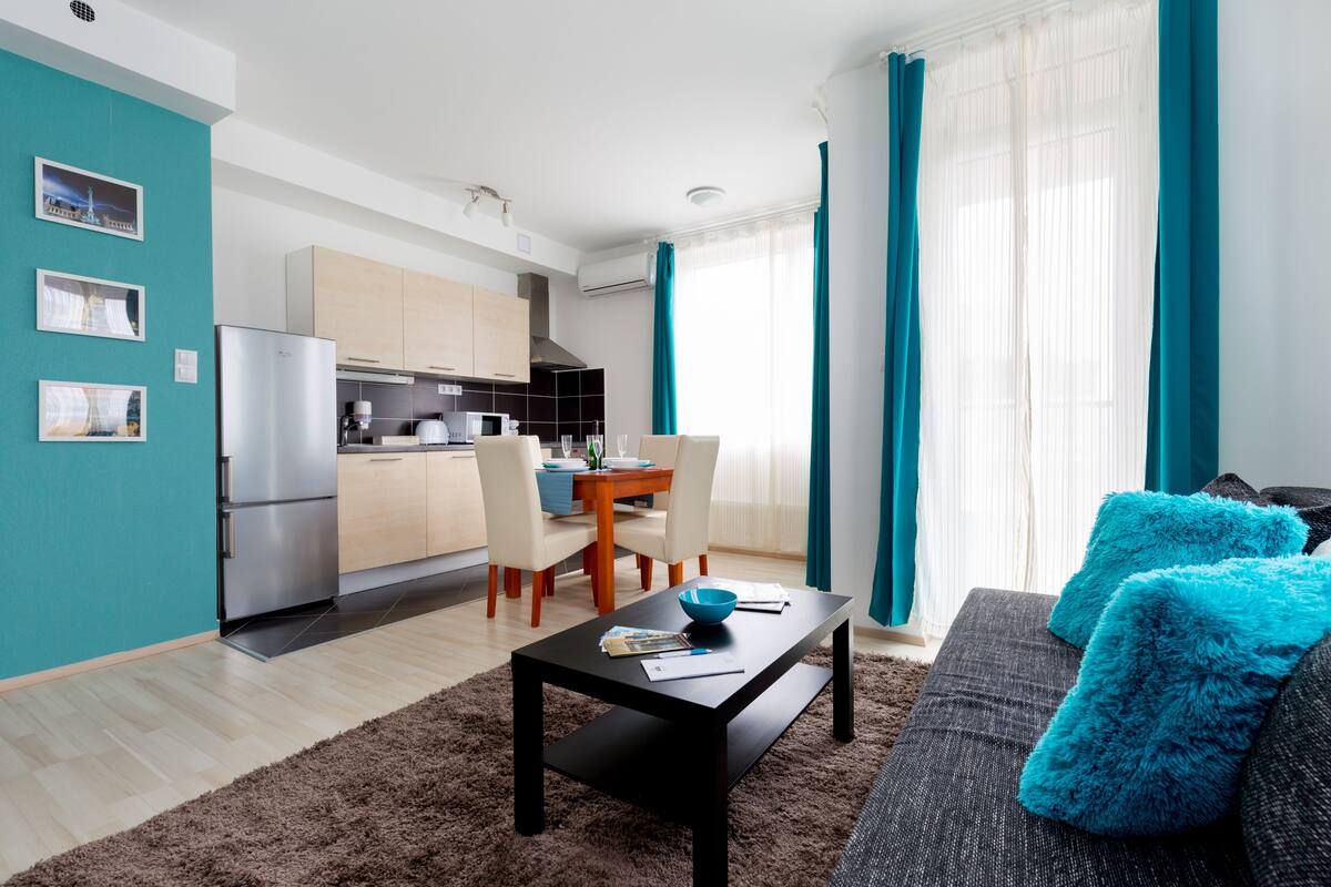 Deluxe Apartment 1 Bedroom(1) | Living area | 25-cm flat-screen TV with cable channels, TV