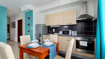 Basic Apartment, 1 Bedroom | In-room dining