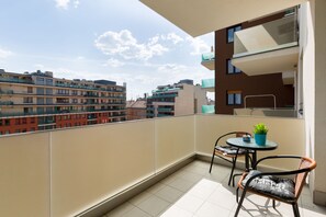Deluxe Studio, 1 Double Bed with Sofa bed(2) | 陽台