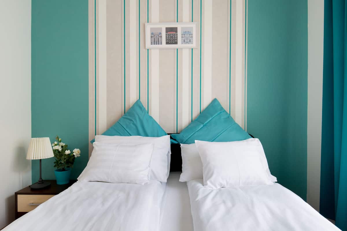 Deluxe Apartment, 2 Bedrooms (2) | Blackout drapes, soundproofing, iron/ironing board, WiFi (free)