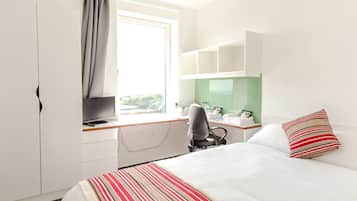 Laptop workspace, iron/ironing board, free WiFi, bed sheets