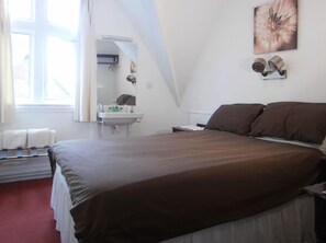 Chambre Double Standard, salle de bains commune