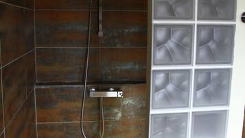 Zimmer, 1 Doppelbett, eingeschränkter Meerblick, Meerseite | Dusche im Bad