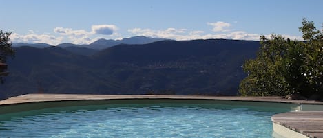 Piscine extérieure (ouverte en saison)