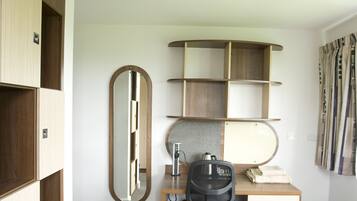 Standard Single Room, Ensuite | Laptop workspace, iron/ironing board, free WiFi, bed sheets