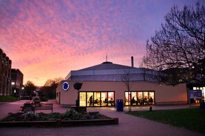 住宿正面 (夜晚)