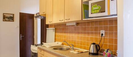 Deluxe Apartment, 2 Bedrooms | Private kitchen