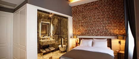 Deluxe Double Room | Premium bedding, in-room safe, desk, laptop workspace