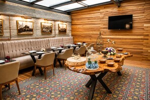 Free daily buffet breakfast - Hotel Miniature (Istanbul)