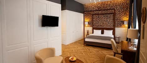 Suite, 1 King Bed with Sofa bed | Premium bedding, in-room safe, desk, laptop workspace