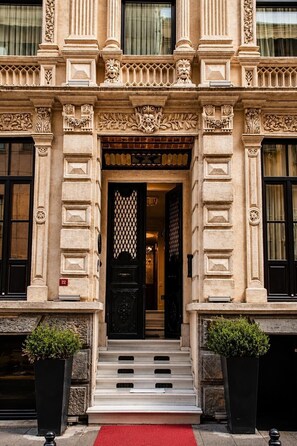 Exterior detail - Hotel Miniature (Istanbul)