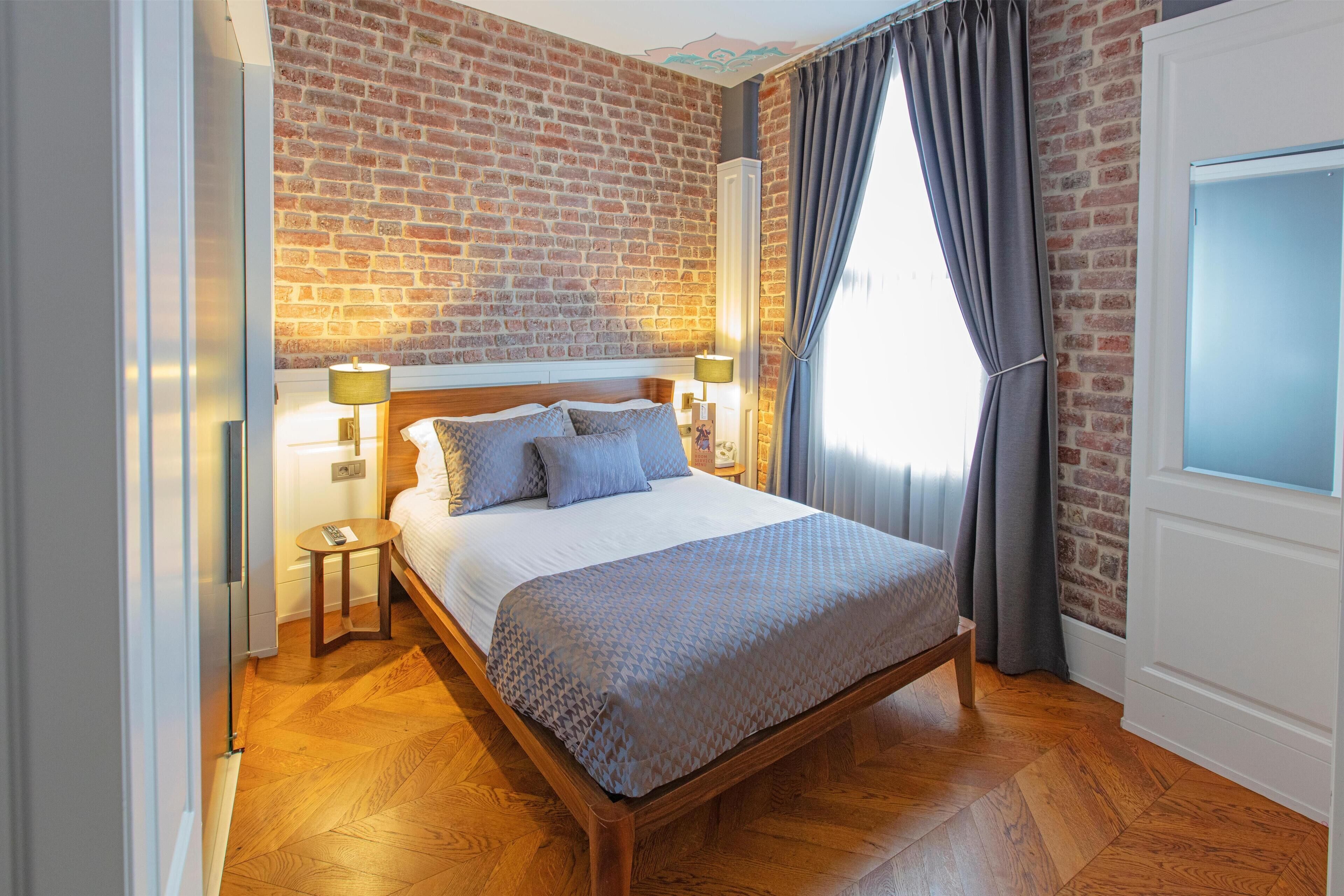 Deluxe Double Room | Premium bedding, in-room safe, desk, laptop workspace