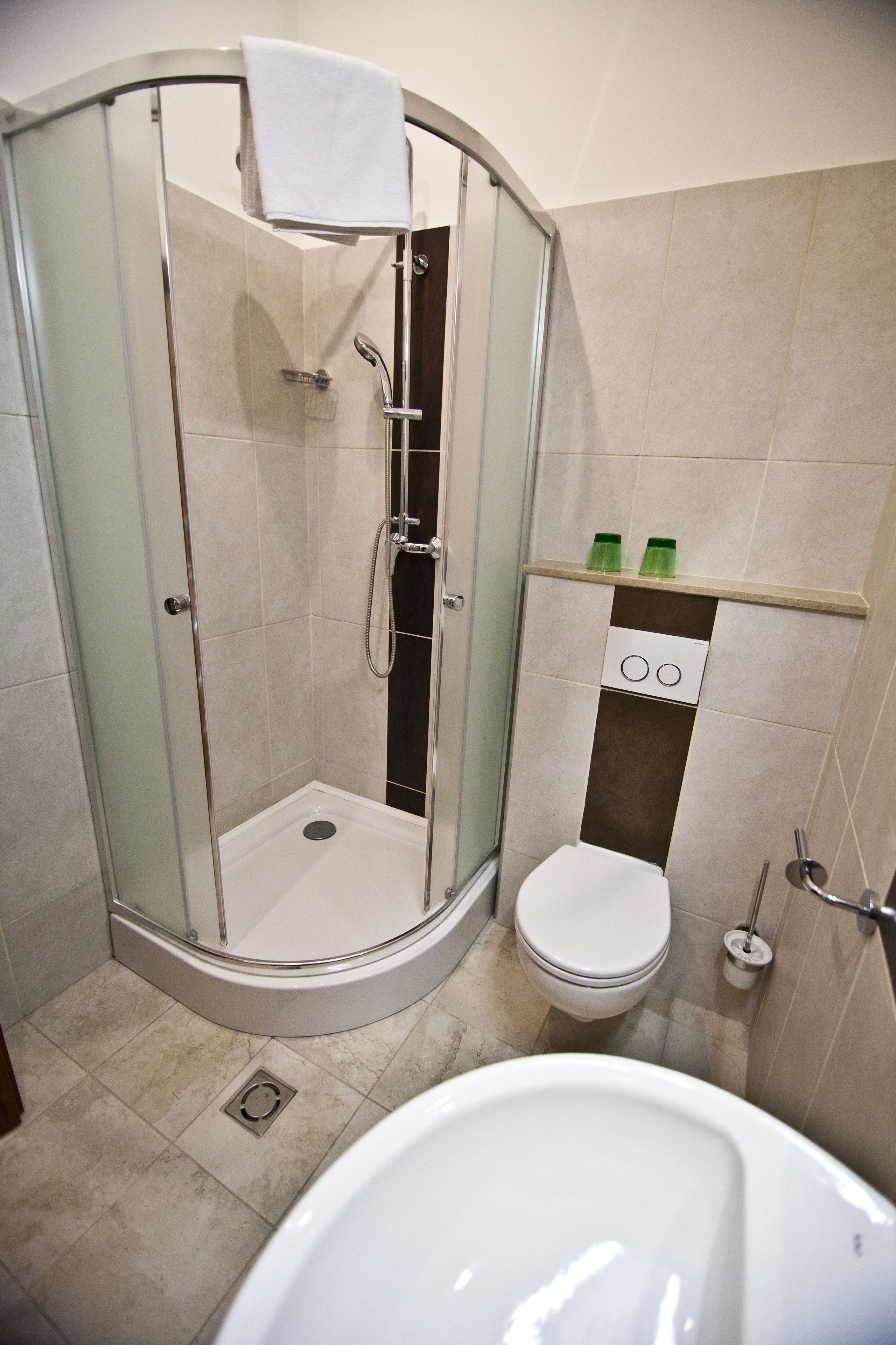 shower, free toiletries, hair dryer, towels