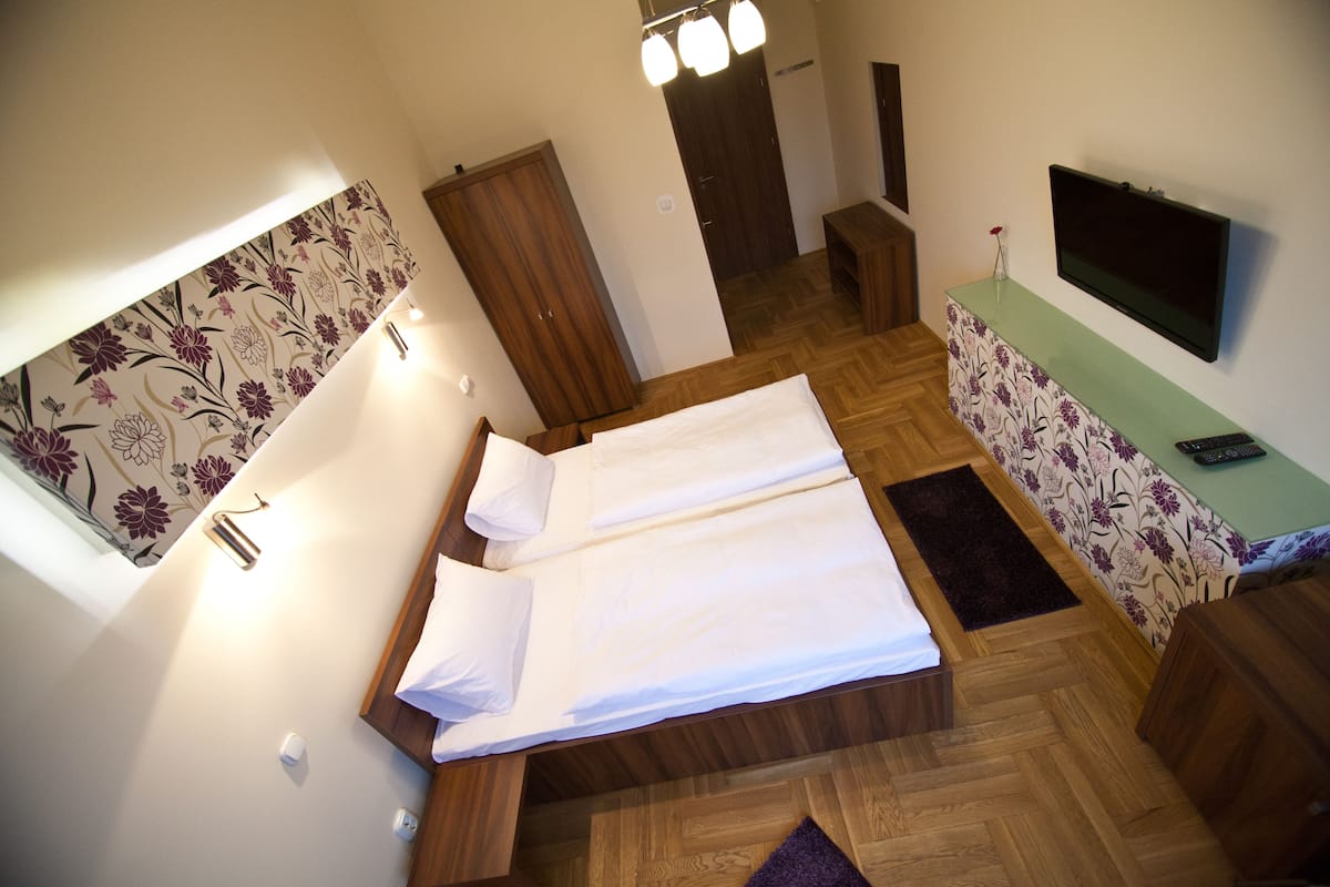 In-room safe, iron/ironing board, free WiFi, bed sheets